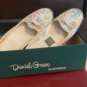 Daniel Green vintage slippers/flats, size 8